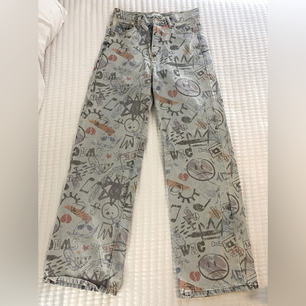 Graphic Jeans